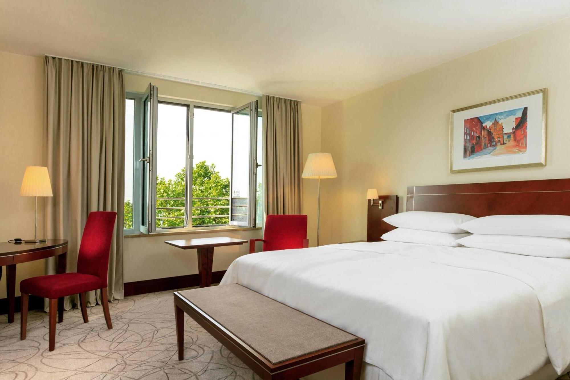 Sheraton Carlton 5*