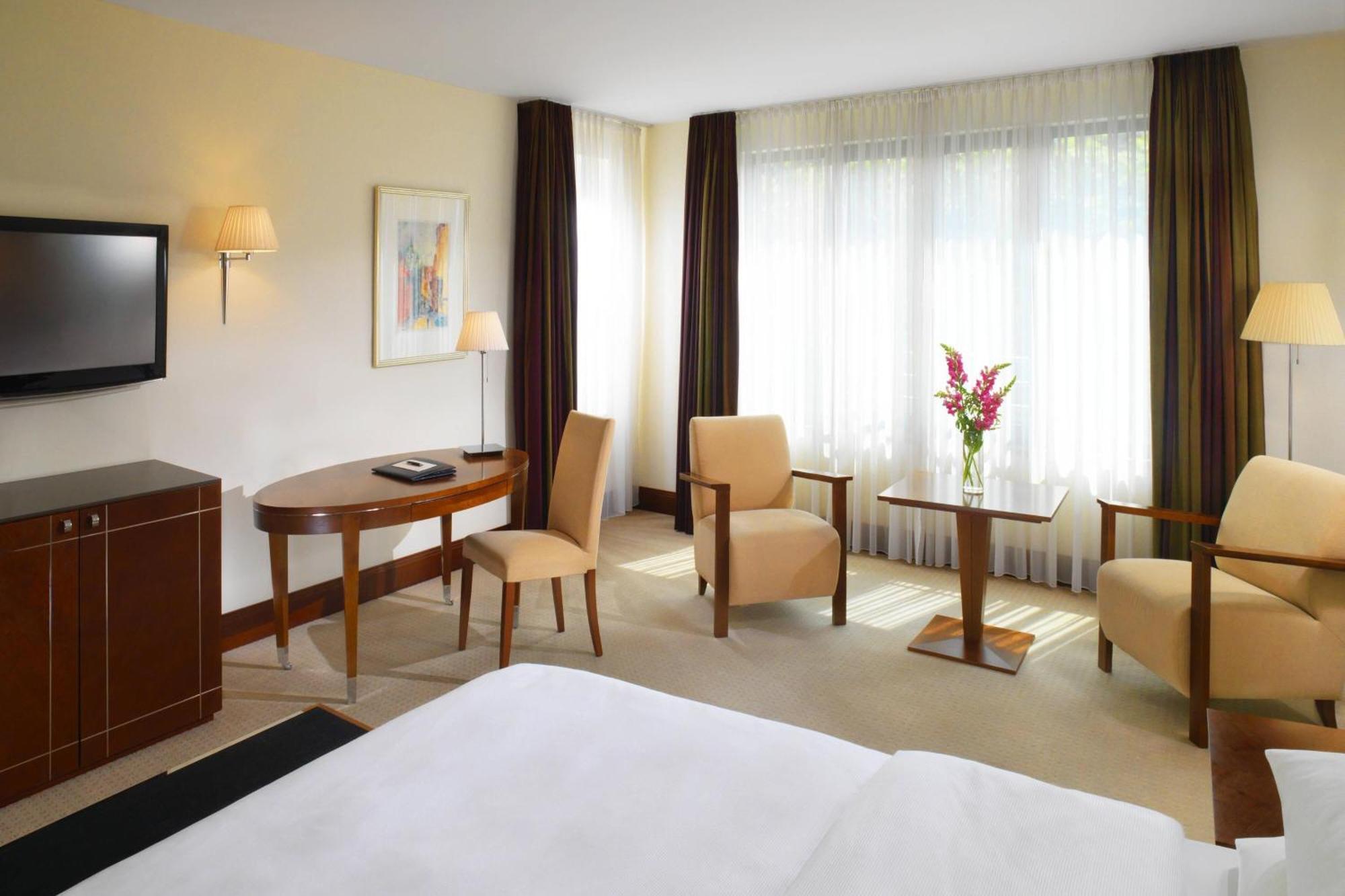 Sheraton Carlton Hotel 5*