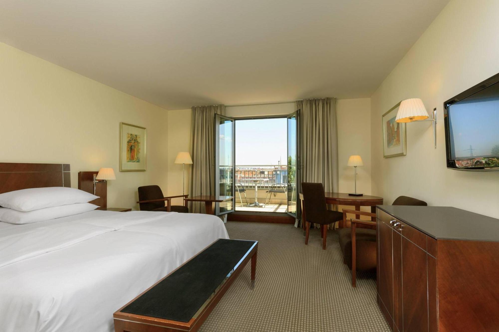 Sheraton Carlton 5*